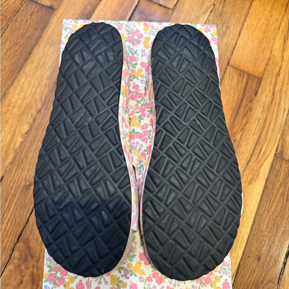 LoveShackFancy x Manebi Sandals - Picture 3 of 5
